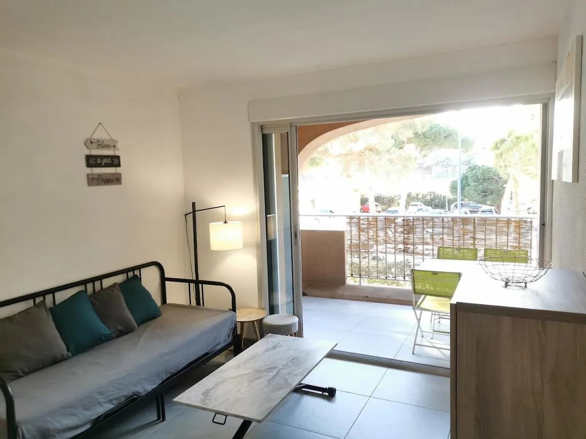 Appartement Renove Port De Hyeres Plage A Pieds
