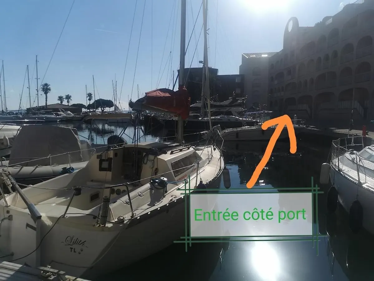 Appartement Renove Port De Hyeres Plage A Pieds